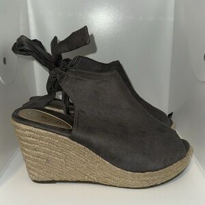 Refresh Bow Accent Emery Platform Wedge Espadrille Sandals Women’s 10 Gray
